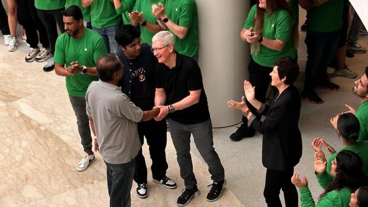Apple CEO Tim Cook Meets Fans After Inaugurating India's Second Apple Store In Delhi, Watch Highlights 
